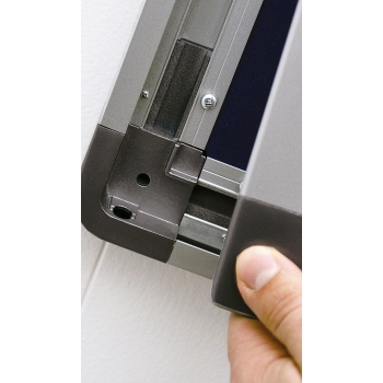 Gablota Alya z bezpiecznymi narożnikami